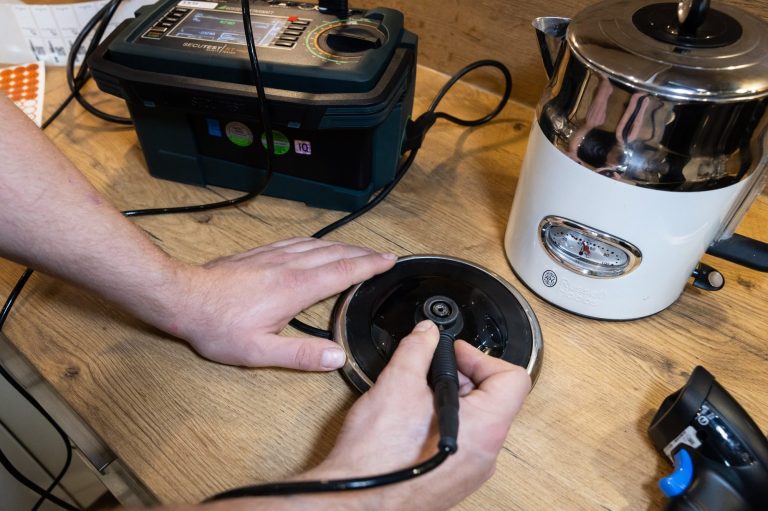 Elektriker Gerät nach DGUV V3 und VDE 0702